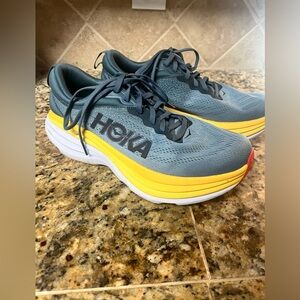 Men’s 9.5 HOKA Bondi 8 Shoes Excellent Condition